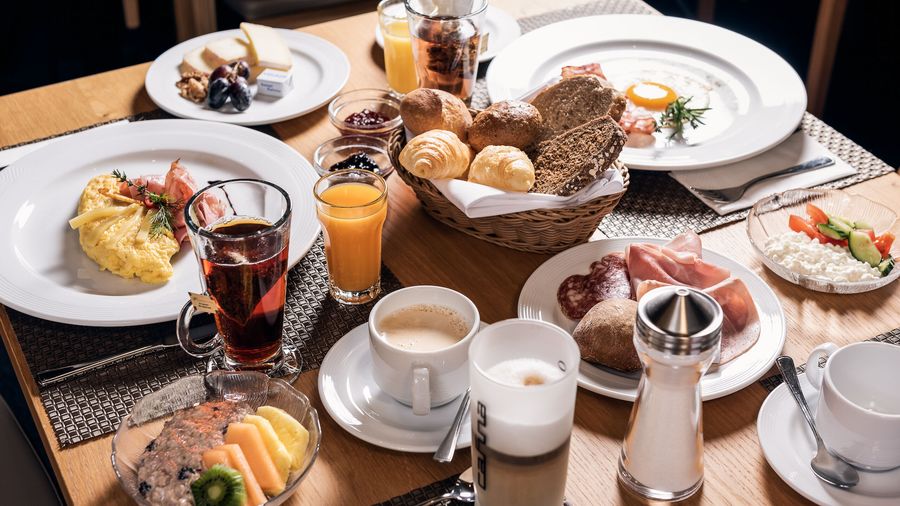 Hotel-Randolins St-Moritz coffee and breakfast.jpg